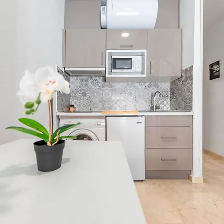Private Rooftop & Elegant Studio - Center By Rems *