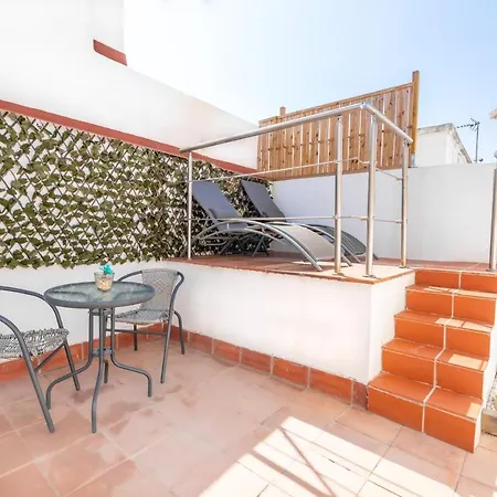 Private Rooftop & Elegant Studio - Center By Rems Apartment