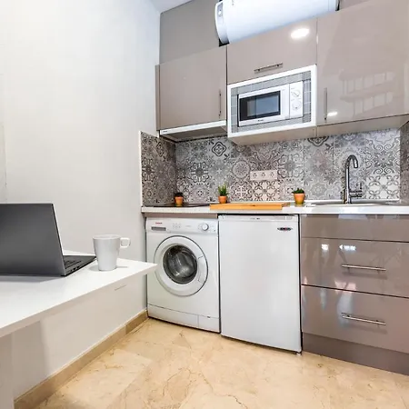 Private Rooftop & Elegant Studio - Center By Rems Apartment *